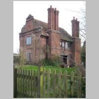 Almshouse, The_Street, Goodnestone, photo by pam fray, geograph.org.uk (Wikipedia).jpg